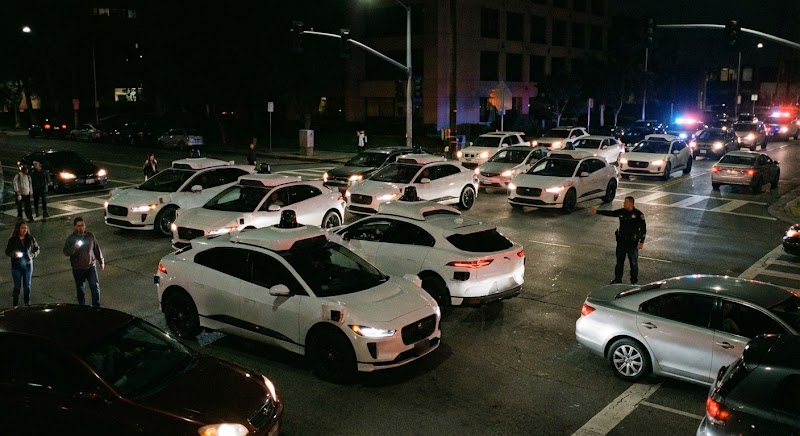 Waymo Paralizados en Apagón: La Falla Crítica de los Robotaxis